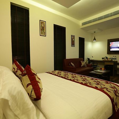 The Spin Hotel Madras Buitenkant foto