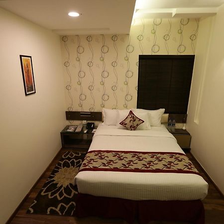 The Spin Hotel Madras Buitenkant foto