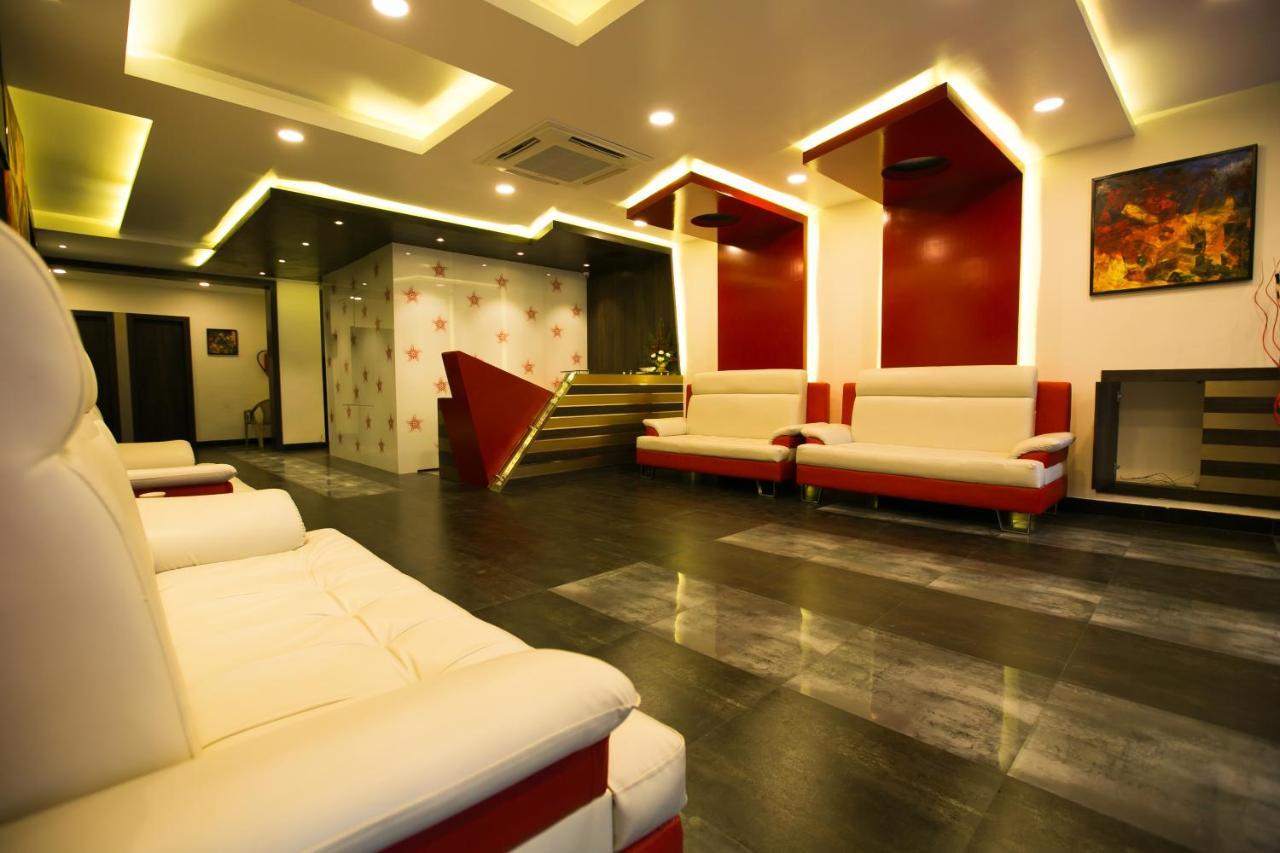The Spin Hotel Madras Buitenkant foto
