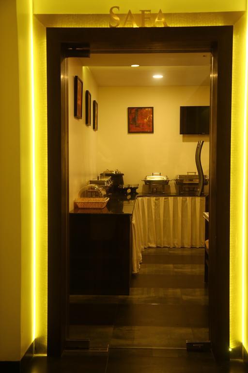 The Spin Hotel Madras Buitenkant foto