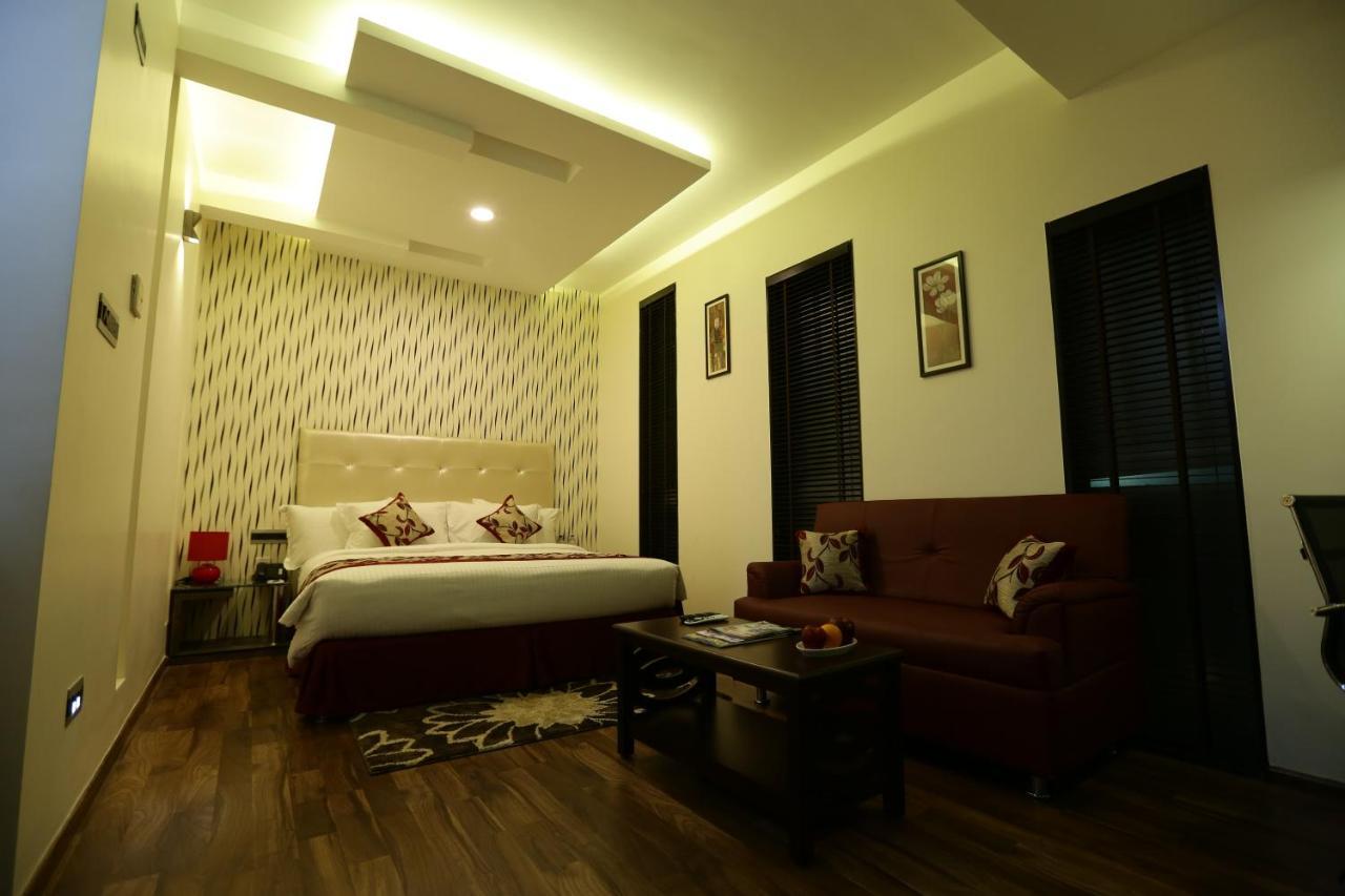 The Spin Hotel Madras Buitenkant foto