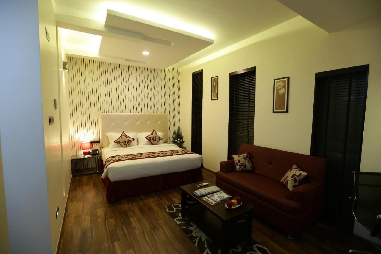 The Spin Hotel Madras Buitenkant foto