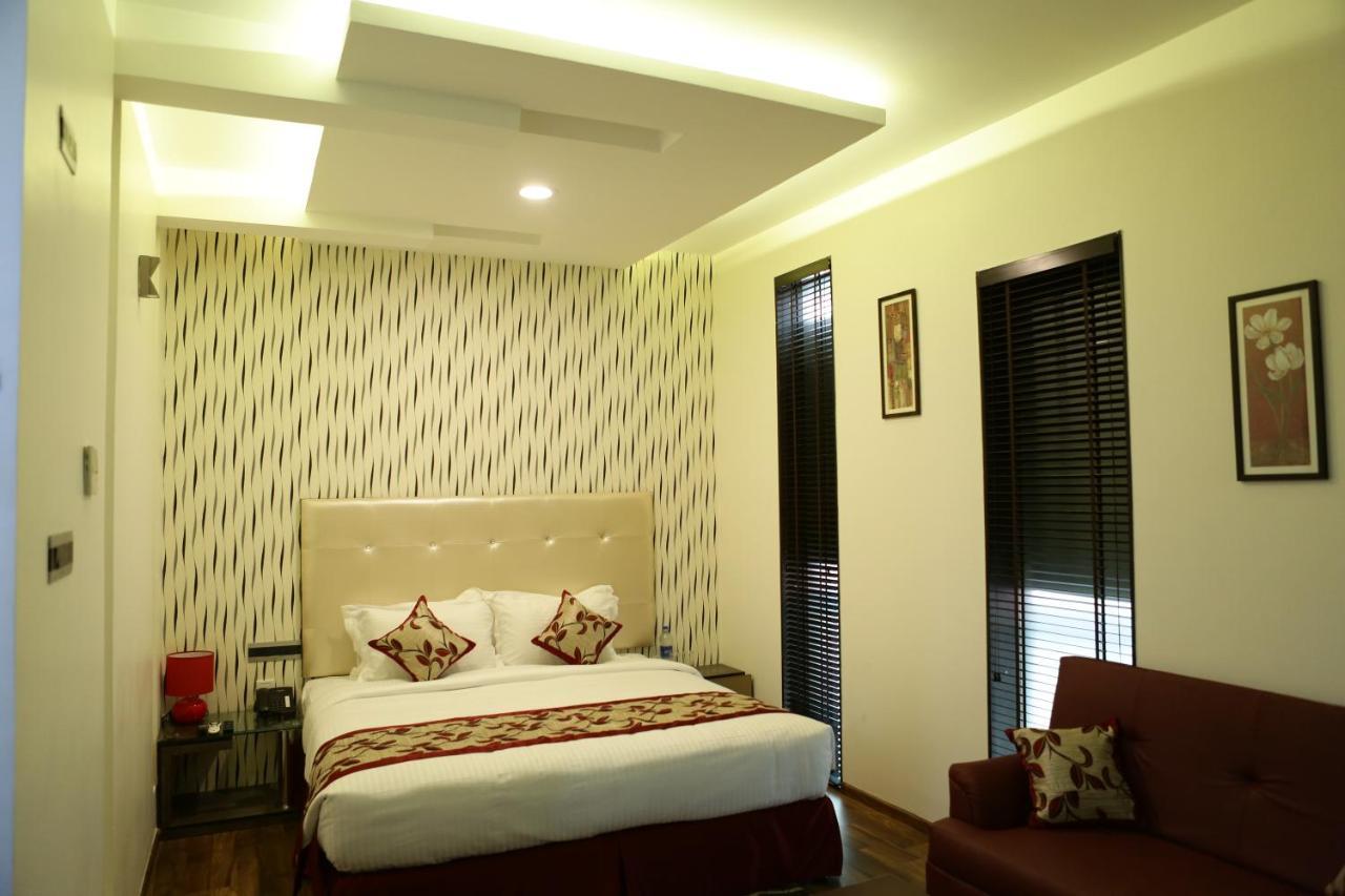 The Spin Hotel Madras Buitenkant foto