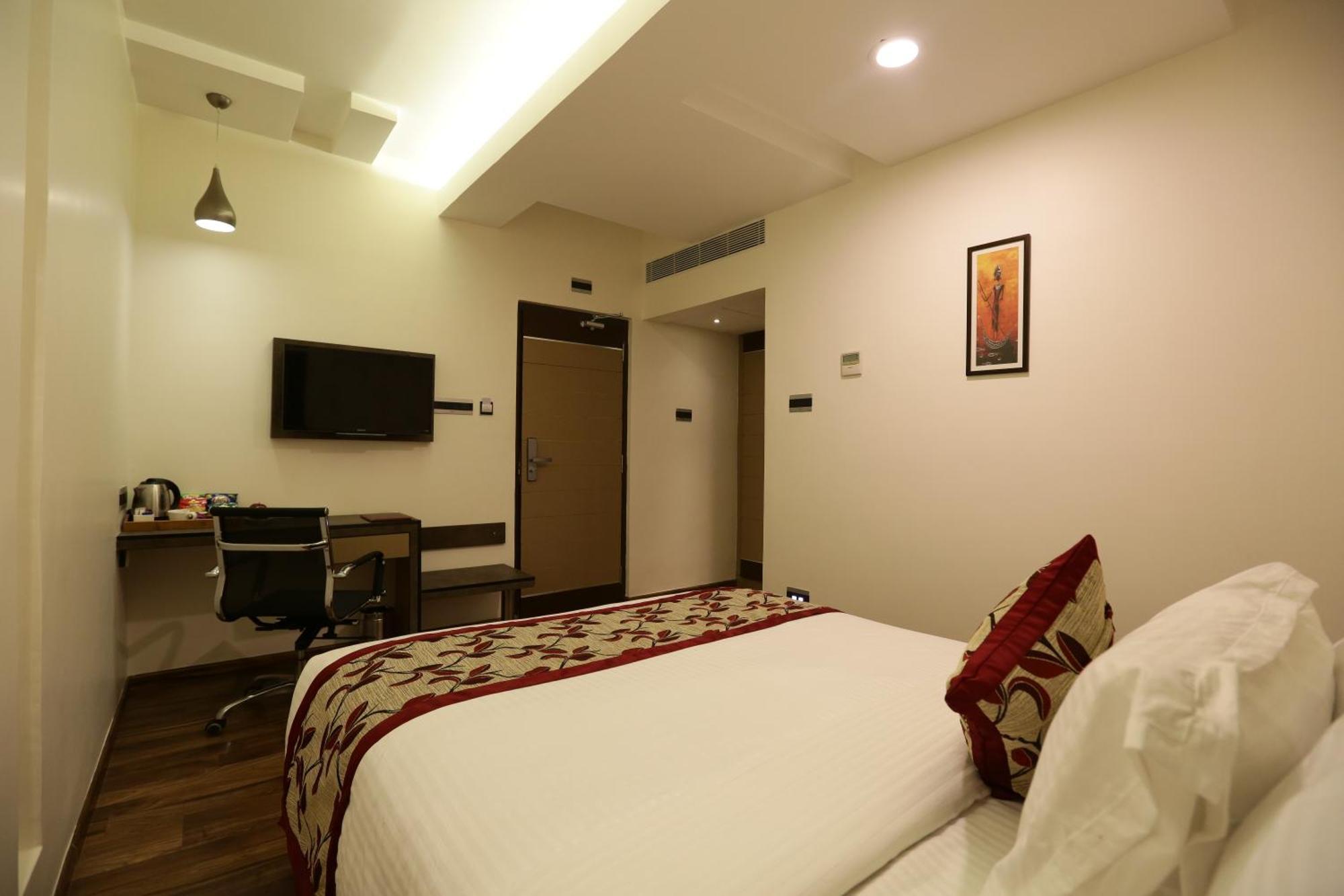 The Spin Hotel Madras Buitenkant foto