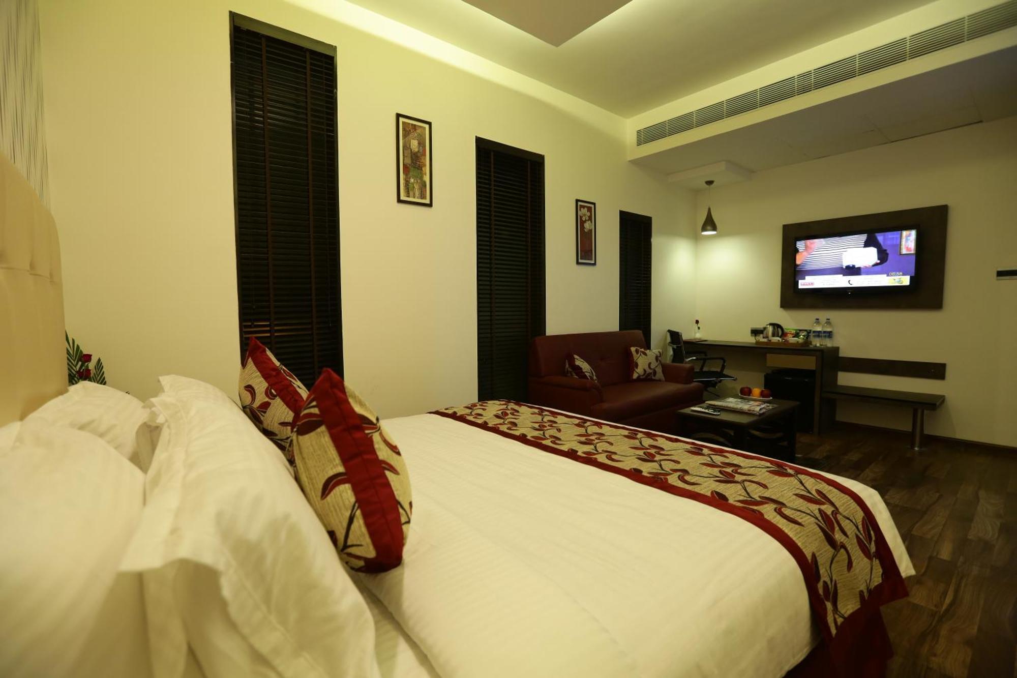 The Spin Hotel Madras Buitenkant foto