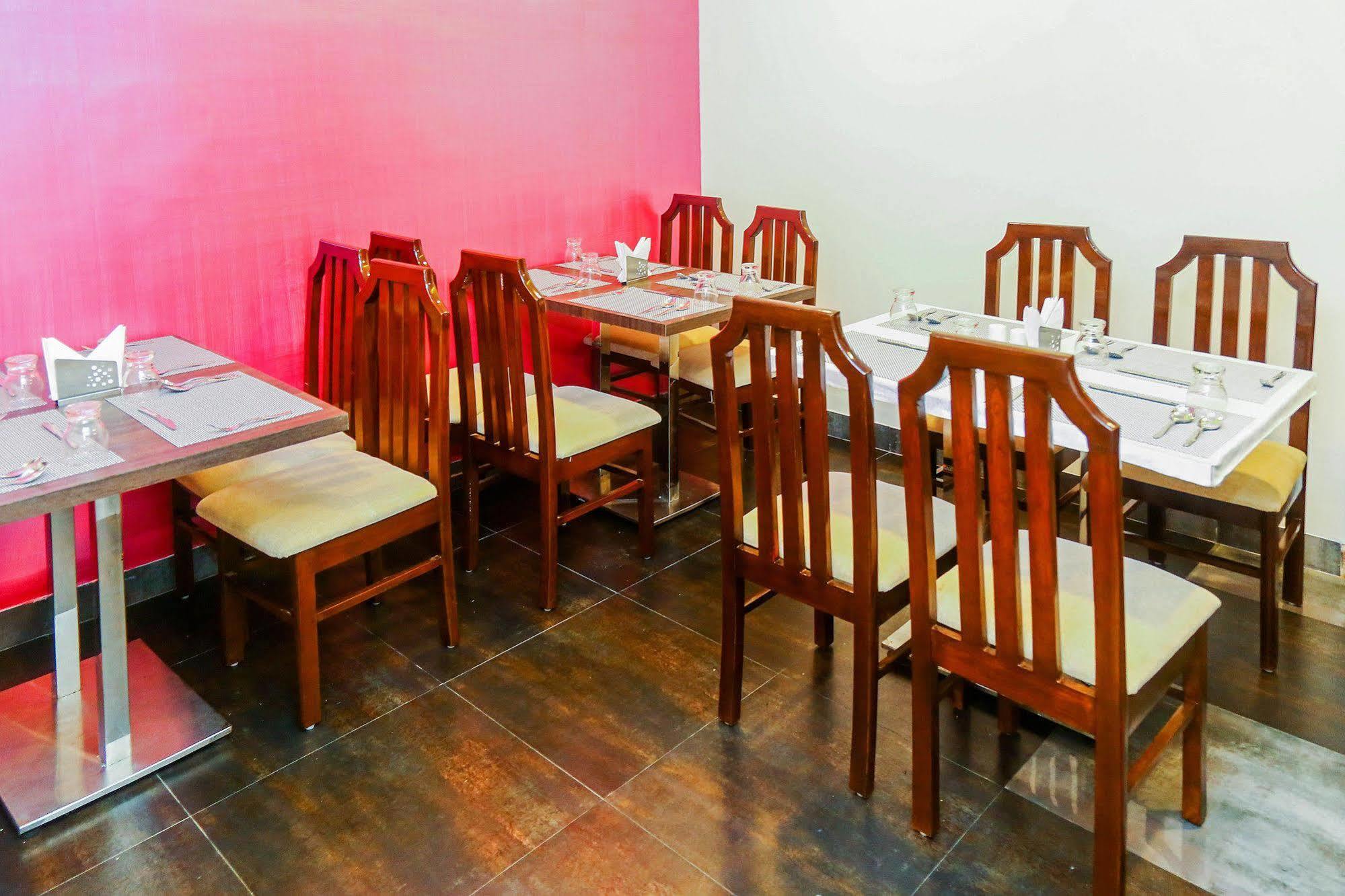 The Spin Hotel Madras Buitenkant foto