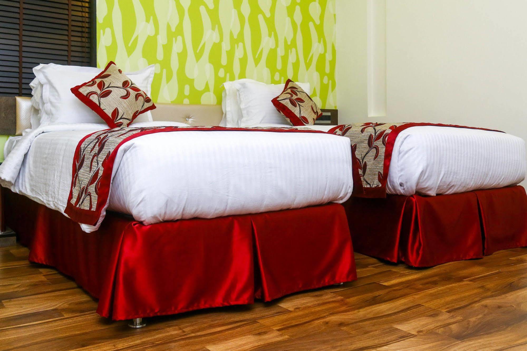 The Spin Hotel Madras Buitenkant foto